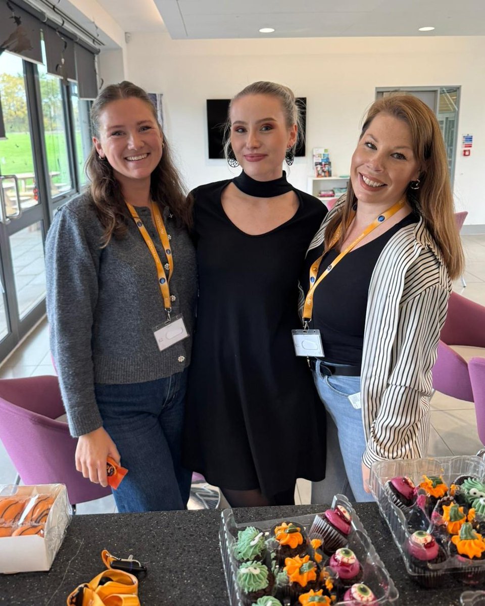 Avtrade's tweet image. Last Friday our HQ team had a great time celebrating Halloween with some seriously creative costumes and decorations this year! 👻 🎃 

#Halloween2025 #TeamFun #OfficeCostumes