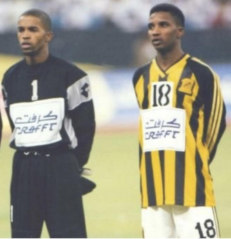 🚨🚨 جمهور الاتحاد ، طقم الاتحاد 2003 الجميل جداً وصل ! 

سعره سابقاً 180 وصار بـ95 
جميع المقاسات متوفرة 
لو ما أعجبك التيشيرت استرجع مبلغك 🔥

رابط المتجر للطلب :swigastore.com