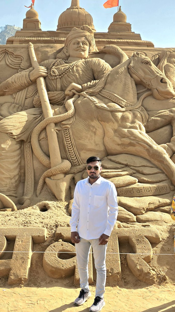 पुष्कर मेला में सबसे चर्चित और ब्रम्हा मन्दिर के बाद सबसे ज्यादा देखा जाने वाला स्थान तेजाजी सेंड आर्ट👌🙏🙏