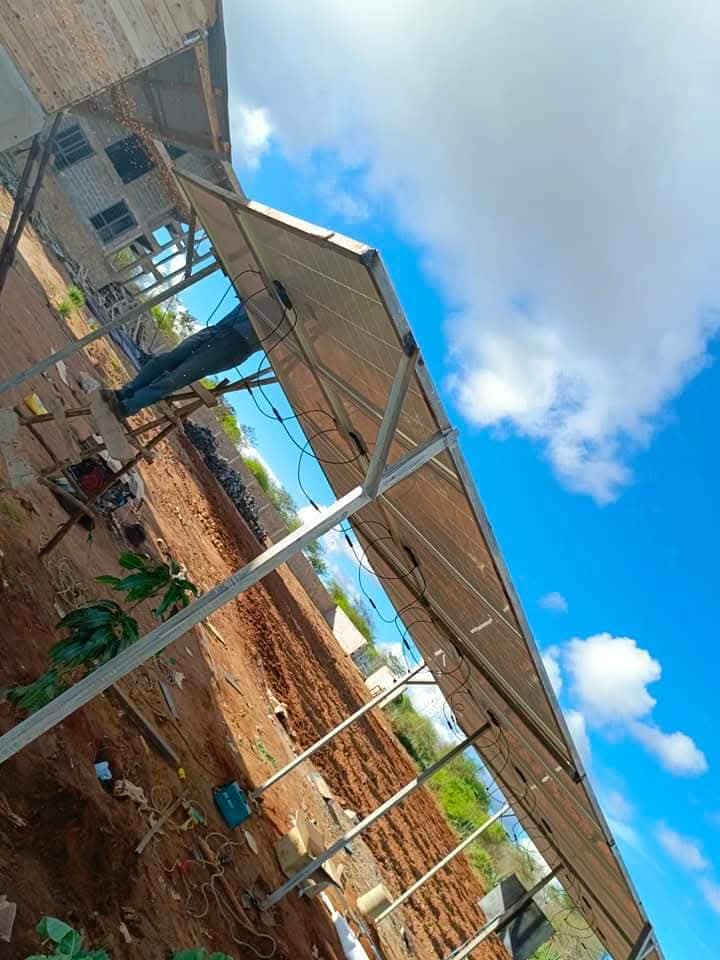 StemmaSolutions's tweet photo. Solar-powered borehole pumps, river pumps, and underground tank pumping systems using DC or AC submersible pumps with MPPT controllers. These solutions are suitable for homes, farms, industries, hospitals and hotels. 
Benefits: https://t.co/3gty9cJAim