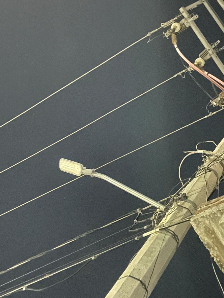 AlanMorenoDo's tweet photo. Vecinos de la Col. Universo denuncian la falta de alumbrado en la calle Constelaciones, lo que genera inseguridad por las noches.

Daré seguimiento con la Secretaría de Desarrollo Sustentable y Servicios Públicos hasta resolverlo.

#CuernavacaMereceMás
#LuminariasFuncionalesYa https://t.co/uUJuY3t6tM