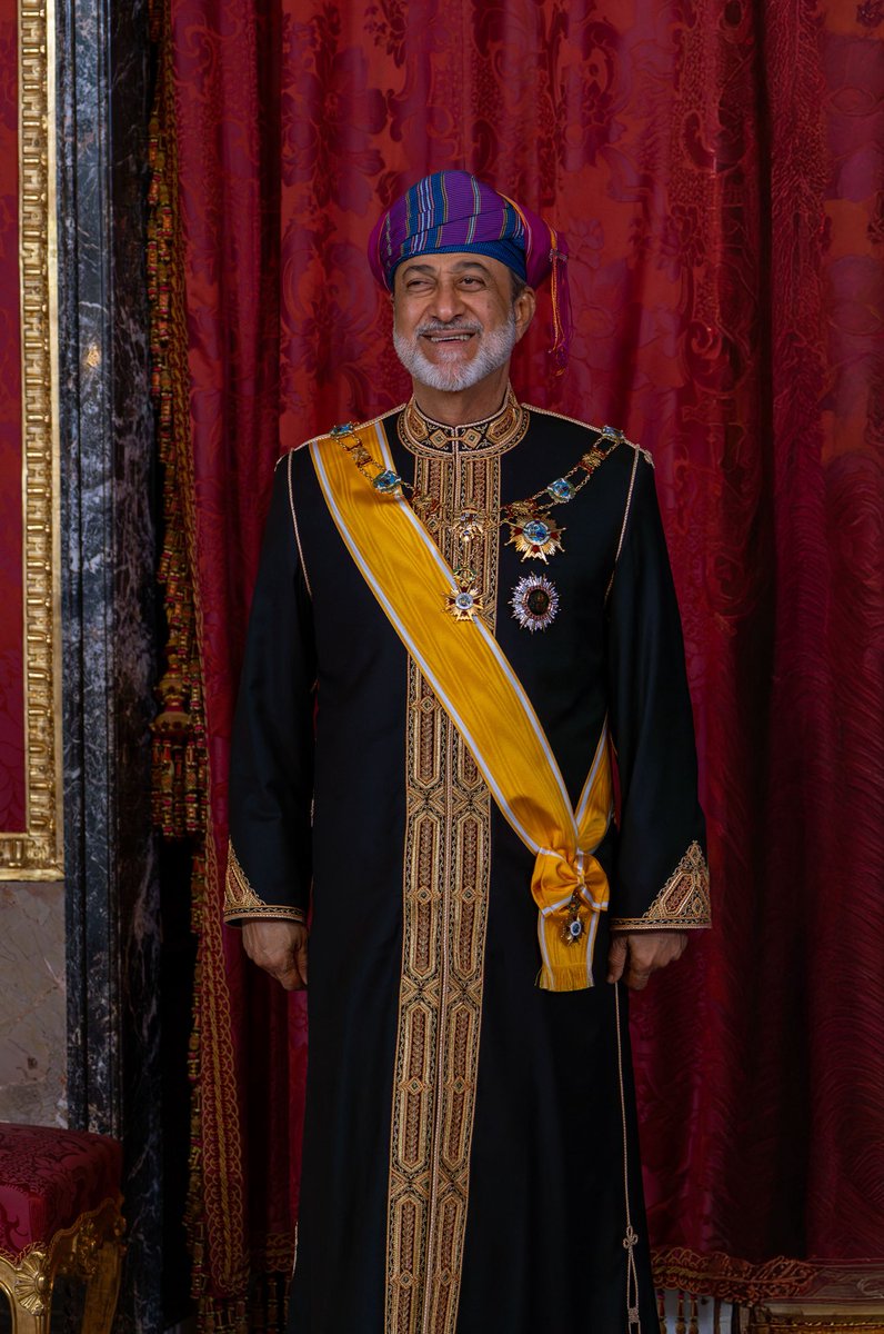 سلطان عمان 🇴🇲 
عسى الفرحة والابتسامة تدوم 
دُمتَ لنا قائداً مُلهماً .. وفخراً وعزاً 

#السلطان_هيثم_يزور_اسبانيا