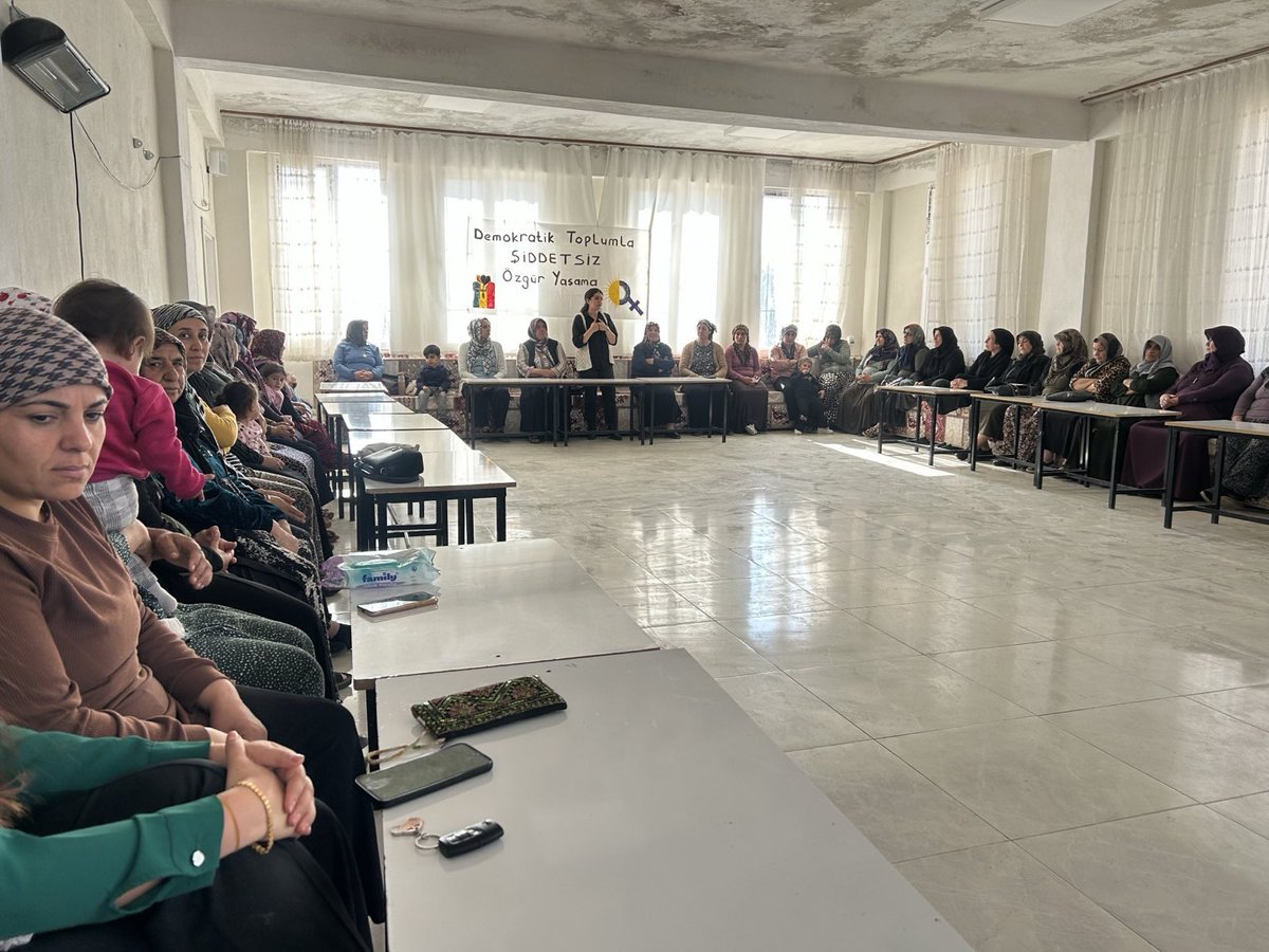tjariha's tweet photo. Jın jiyan Azadi felsefesiyle 25 kasım uluslararası kadına yönelik şiddetle mücadele gününe doğru giderken Rıhanın ilçeleri ve köylerinde şiddete karşı toplumsal ahlakı örgütleyen konuları tartıştık .Bir kez daha kadın mücadelesini sürdüreceğimizi haykırdık💐#jinjiyanazadî https://t.co/1fs7GxZwQ5