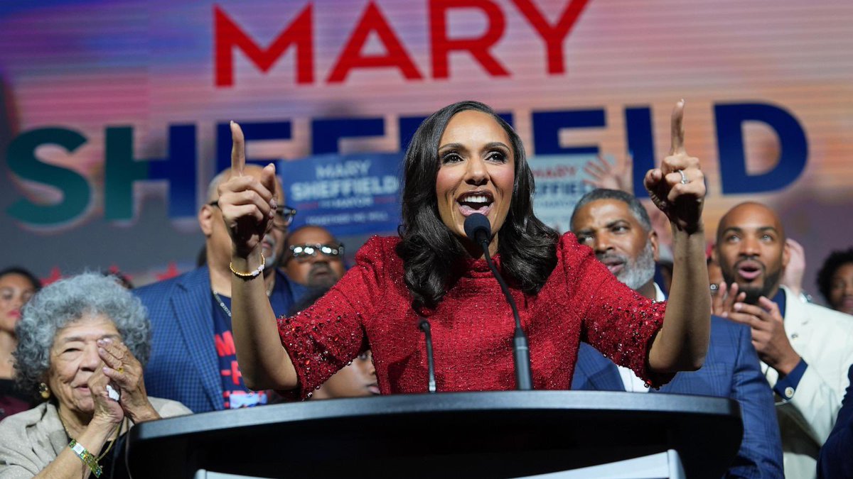 Congratulations to <a href="/MsMarySheffield/">Mayor Mary Sheffield</a> who also made history last night as the first woman to be elected Mayor of Detroit

A lot of first last night and I loved it

#election2025
#detroit
#MayorSheffield