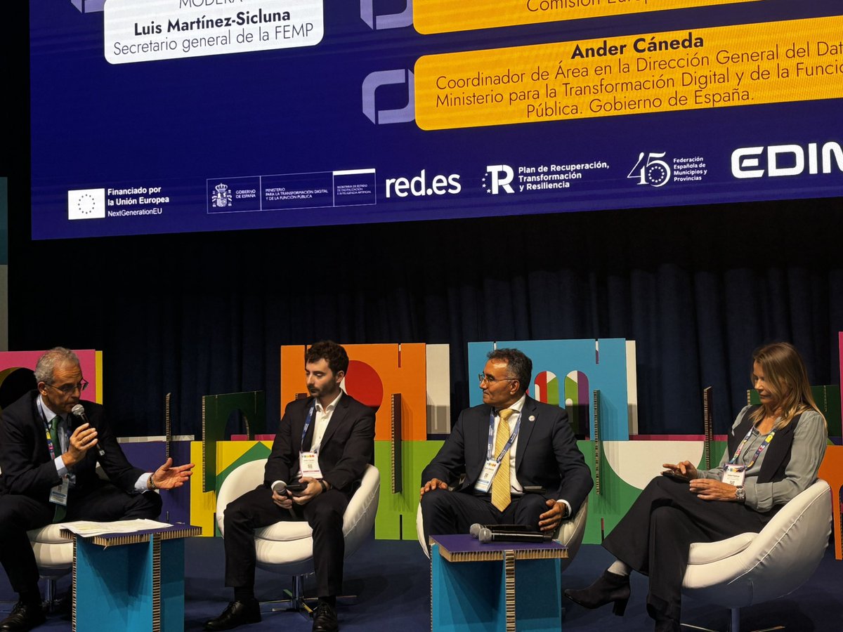 Terminamos la jornada de hoy, con nuestro secretario general <a href="/Luismsicluna/">Luis M Sicluna</a> moderando una mesa de debate de alto nivel en <a href="/Fira_Barcelona/">Fira Barcelona</a> <a href="/SmartCityexpo/">Smart City Expo World Congress</a> planteando la importancia del dato en contextos como <a href="/EU_Commission/">European Commission</a> <a href="/ITU/">Int’l Telecommunication Union</a> y <a href="/mintradigital/">Ministerio Transformación Digital Función Pública</a>. 

👉🏻 Los espacios de datos, como el