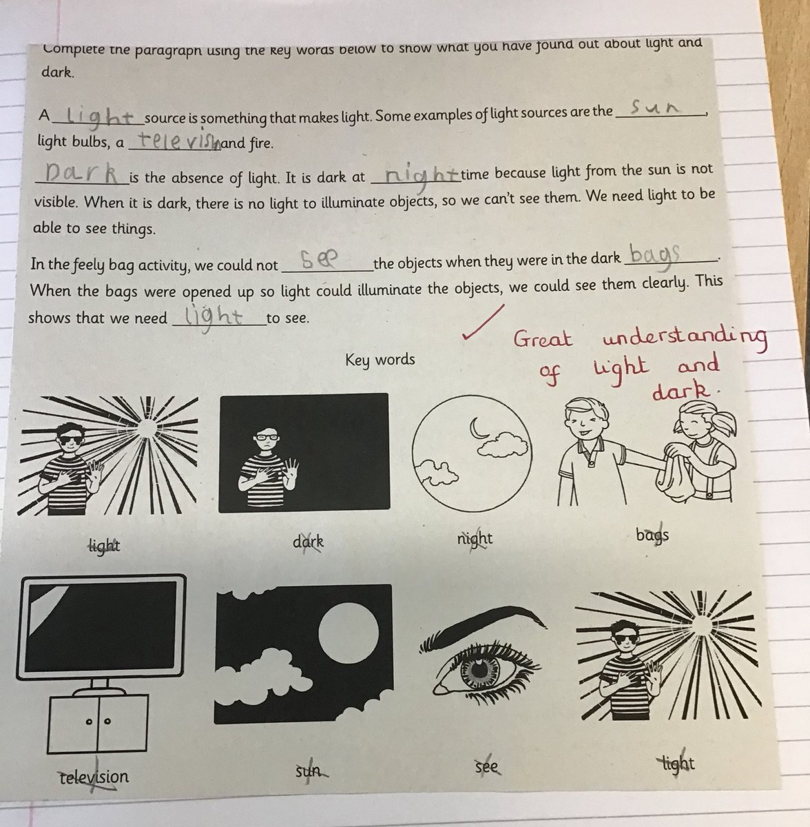 Year 3 began their new science topic ‘Light’ today. We talked about what we already know about light and played the what’s in the bag game to investigate how we need light in order to see things 💡