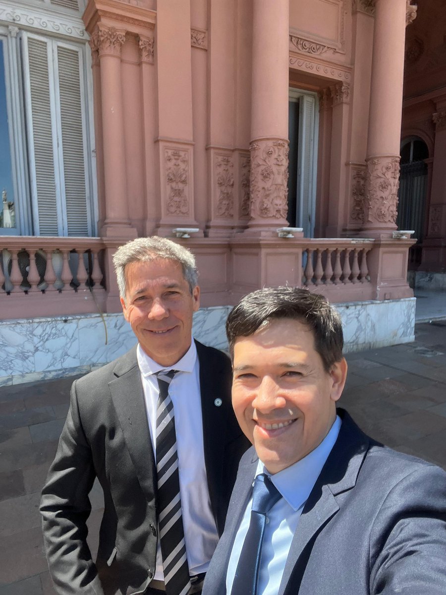Hoy participamos de la reunión de Legisladores con el Presidente en la rosada, se viene un panorama nuevo y distinto. Nosotros, optimistas 💪🏼

infobae.com/politica/2025/…