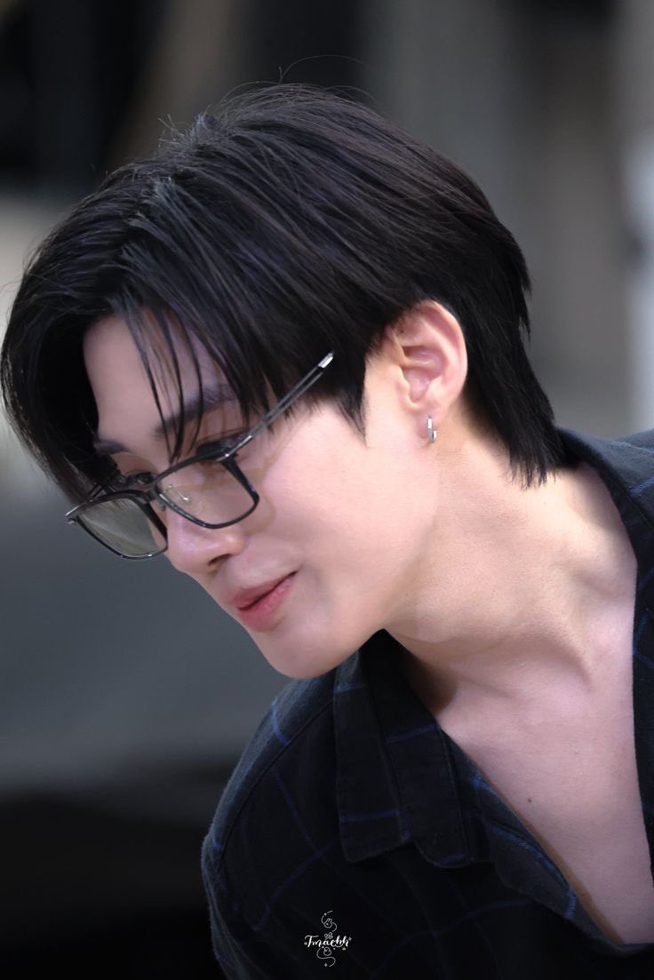 justor_1009's tweet image. อันนี้คือให้เลย เชิ้ตดำ ใส่แว่น นาฬิกาข้อมือ ปลดกระดุม 1 เม็ด

#TLE_mtm 
#TleFirstone
#เติ้ลเฟิร์สวัน