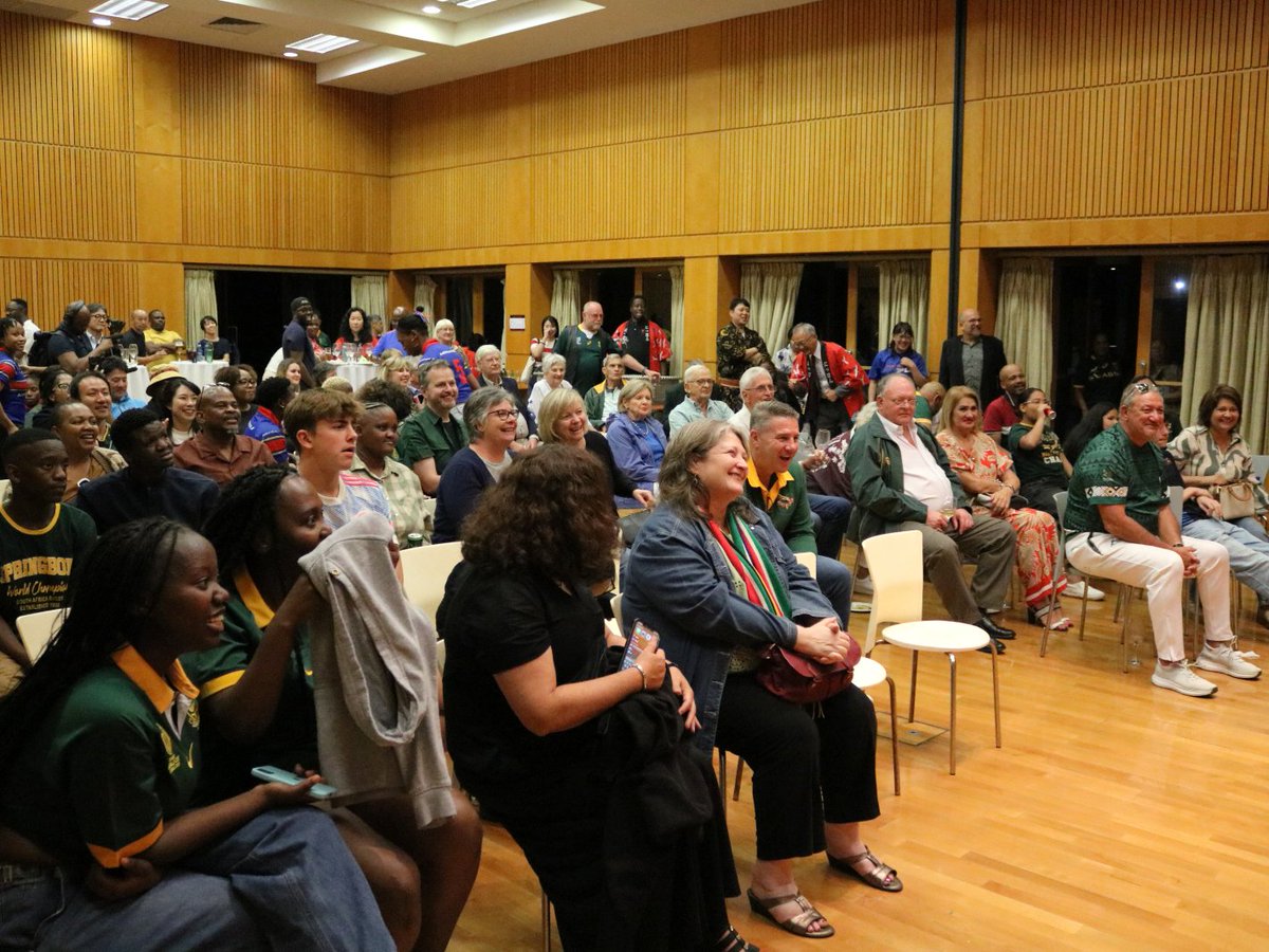 Fans from all fields united in the spirit of sportsmanship, whether supporting the Springboks or Brave Blossoms.
#JapanSArugby #SAvsJapan