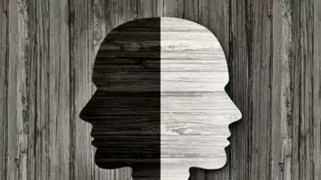 #حسن_الخلق 
 مهما بلغت من علمٍ وفهمٍ وإدراك،
إن لم يُزيِّن علمَك حُسنُ الخلق،
فلن يتجاوز علمُك عتبةَ بابك.