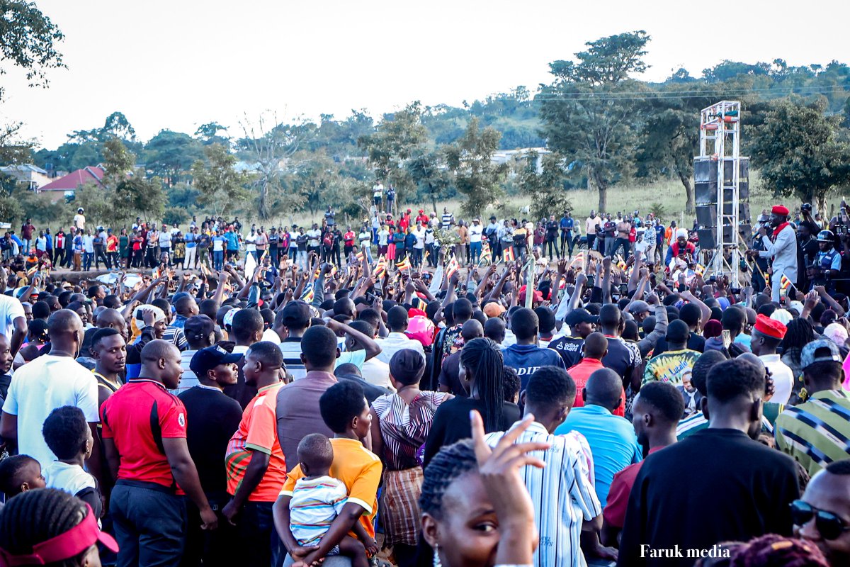 We have spent the entire day campaigning through Kazo and Kiruhura districts as per our scheduled program. We encountered groups of well mobilized goons clad in yellow T-shirts armed with sticks to launch attacks at us under the protection of the regime police. 

We have used