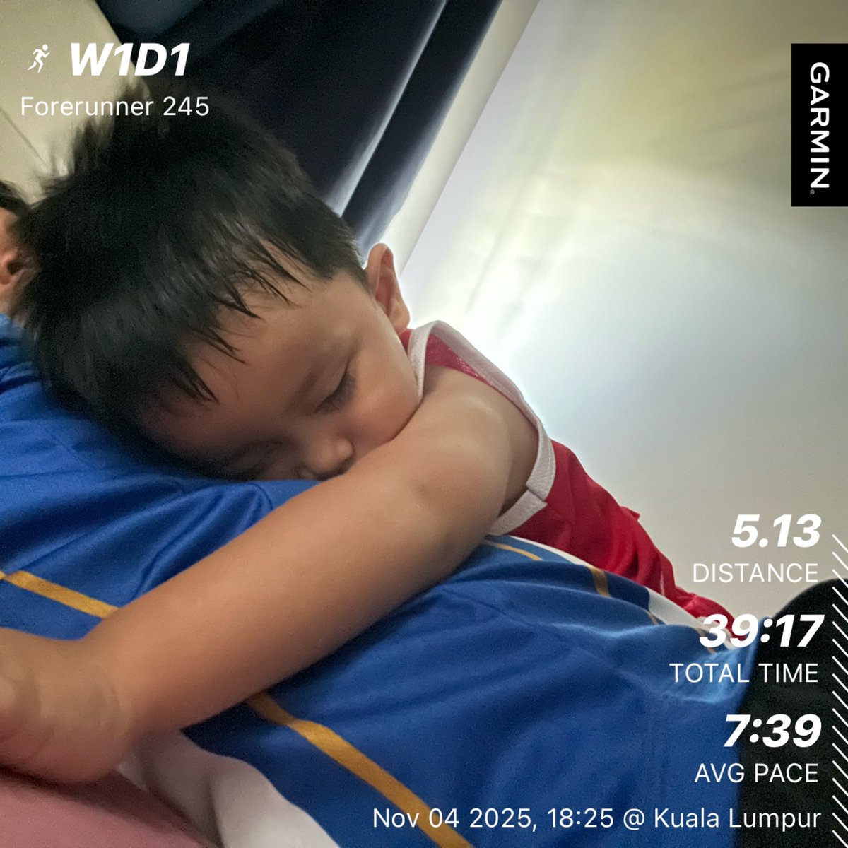 msyahiran97's tweet photo. Perjalanan untuk half marathon yang pertama. Dah lama nak join sebenarnya, cuma rasa badan tak cukup fit. Orang bagi bib free pun taknak jugak lari😂. So kalini ada 11 minggu menuju ke Twincity marathon. Dapat sub 2.30 pun jadila ya😂 https://t.co/NdQHvjnKXY