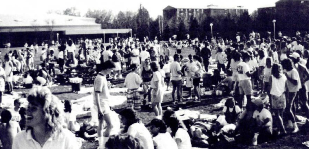 siena_ny's tweet photo. Siena, 1989.
Hallway laughter, game-day pride, and spring days that felt endless.
A lot has changed, but the Siena spirit? Never. 💚💛
#ForeverASaint #SienaProud #CollegeThrowback. https://t.co/0a6jmV6cPn