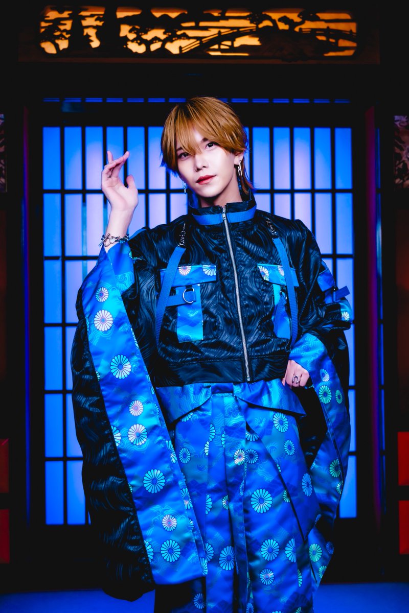 Remi_Parade's tweet photo. 🩷ピンク担当：しおんくん(26)
（@sion_wannyan ）

「ひかるの家を定期的に掃除に来る犬🐶」

💙担当：ゆうと(25)
（@Shiro_Yuto8 )

「新メンの振り入れは私がしました」

RP+♡＝500 で次のメンバー公開👻 https://t.co/B7hgzK6PzB