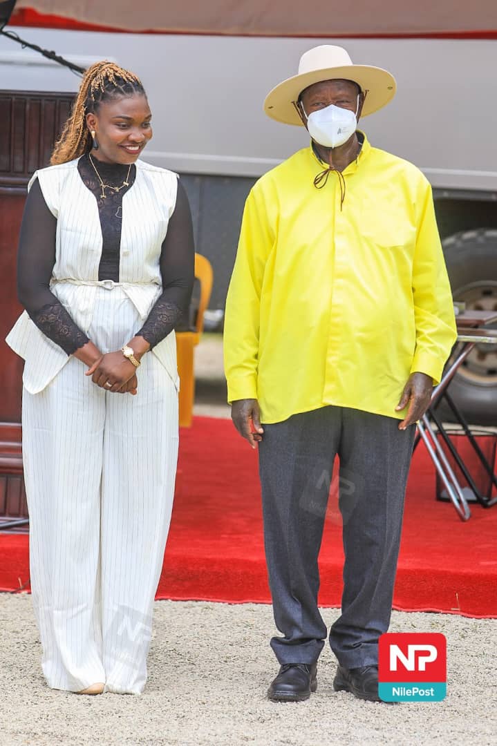 DanieAtu's tweet photo. @CanaryMugume Yes there she is.. https://t.co/IjLe3Aptbu