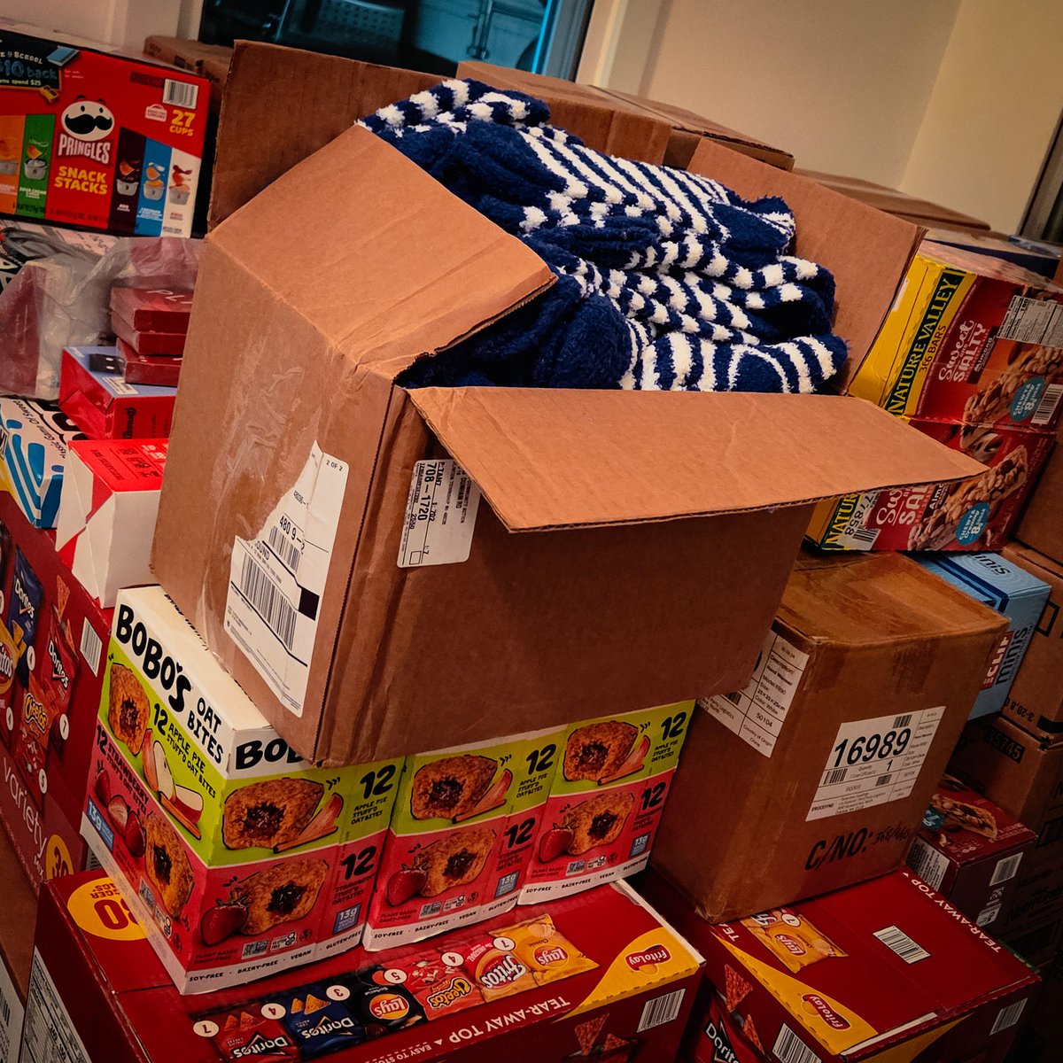 WelcomingAll's tweet photo. Big thanks to @_mcaction for an amazing donation to our Winter Shelter! Your gift stocks food & comfort items—fuller bellies, warmer nights, and dignity for our guests. We’re grateful for your partnership. 💙
#WAVEProject #WinterShelter #HopeInAction https://t.co/gek4uUDxjX
