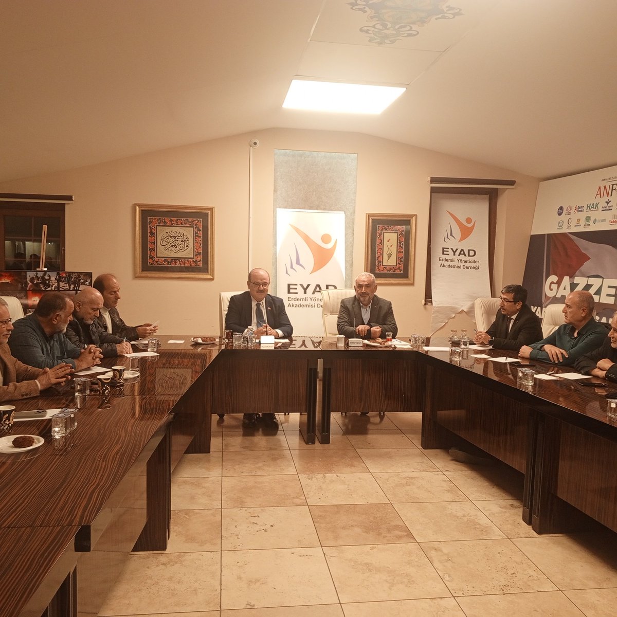 EYAD Akademi Sohbetlerimizde Kültür ve Turizm Bakan Yardımcısı Dr. Serdar ÇAM  "Yeni Dünya Düzeninde Yumuşak ve Sert Gücün Arasındaki Denge" Konusunu anlatıyor.