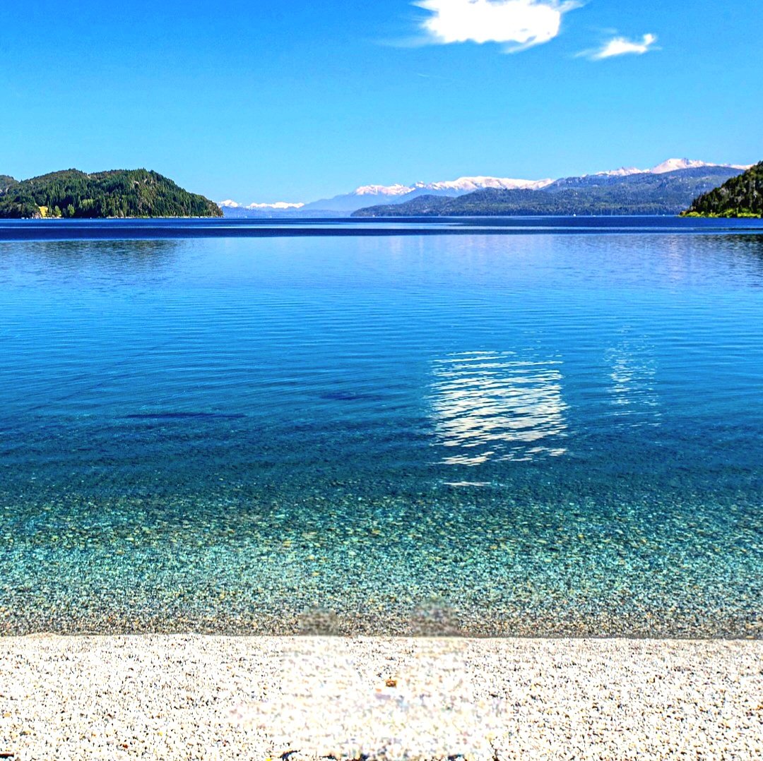 lfsur's tweet photo. ¡Buen día! ¡Un ratito de paz y relax! Lago Nahuel Huapi. 
Patagonia 🇦🇷🧉☀️ https://t.co/HhBaERWRTi