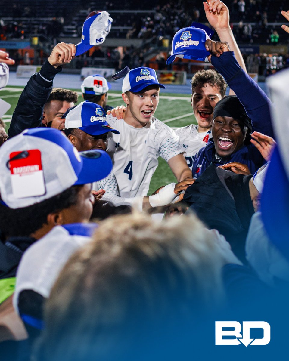 Hats off to the <a href="/Varsity_Blues/">U of T Varsity Blues</a> - the 2025-26 #OUA women's and men's soccer champions! 🧢

#BannerSeason | <a href="/BardownHockey/">BARDOWN</a>  

📸 Aru Das