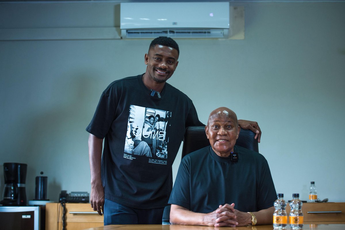 KaizerChiefs's tweet photo. Chiefs fan Kalou impressed by Amakhosi village

Kaizer Chiefs welcomed AFCON (Cote d’ Ivoire), Premier League, and UEFA Champions League winner (Chelsea) and Amakhosi supporter Salomon Kalou, who spoke of his admiration for the club. Kalou revealed that he and his brother, Bonaventure Kalou, were inspired by Amakhosi legend Doctor Khumalo to achieve the success they enjoyed in their football careers.

#Amakhosi4Life