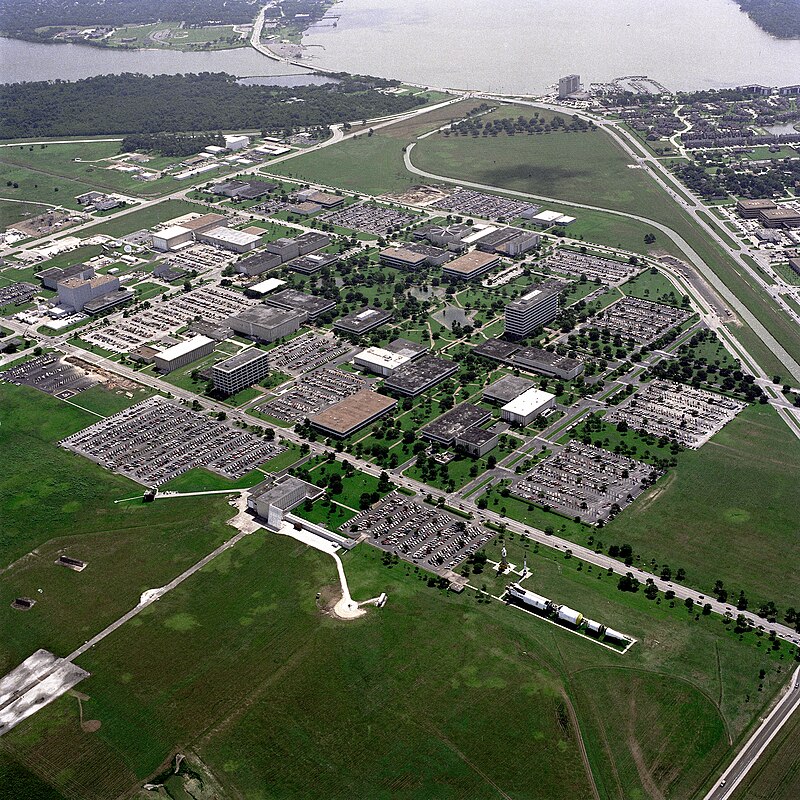 TXHappens's tweet image. Aerial View of Johnson Space Center — Houston (c. 1960s/70s)
NASA’s Johnson Space Center—home to Mission Control—has guided flights from Apollo to ISS and now Artemis. Houston really does have the answers.
#NASA #Houston #MissionControl #Artemis