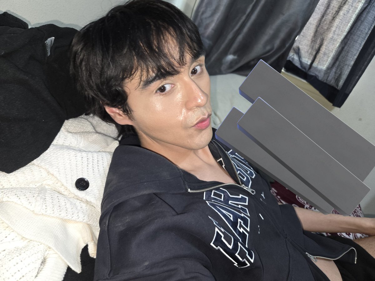 seongdamknowhun's tweet photo. ignore the makeup stains and that im so sleepy 
but goodnight ♡ https://t.co/kKgxNktqD0