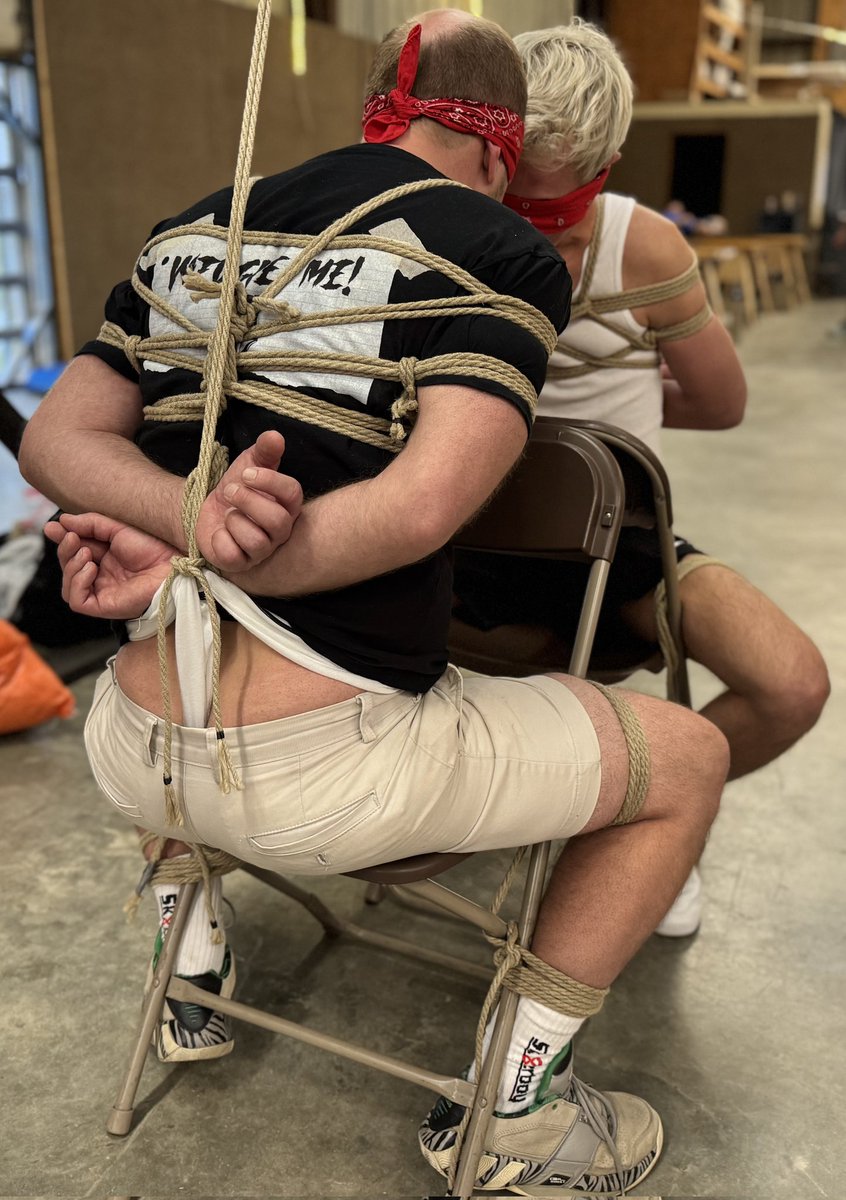 Bondage Otter tweet media