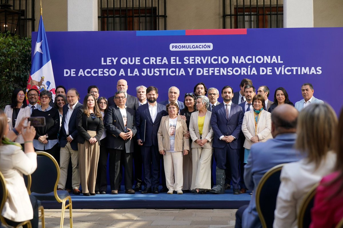 ¡Avanzamos en la protección de los derechos de todas las personas!

El Presidente de La República , Gabriel Boric, junto a los ministros de Justicia y Derechos Humanos, Jaime Gajardo, Seguridad Pública, Luis Cordero e Interior, Álvaro Elizalde, entre otras autoridades, encabezó