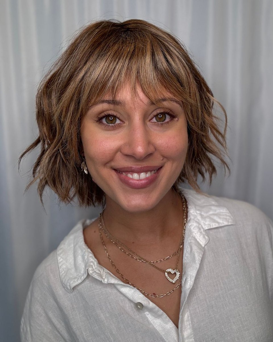 pattispearls's tweet image. This style packs a lot of personality into its short, feathered waves! 💁‍♀️💋 Trend by @tressallurewigs in 17/23R8 🤎🍂

Shop it here: wigsbypattispearls.com/products/trend

#wigsbypattispearls #thinhairsolutions #tryon #alternativehair #hairlosssolutions #hairconfidence #tressallurewigs