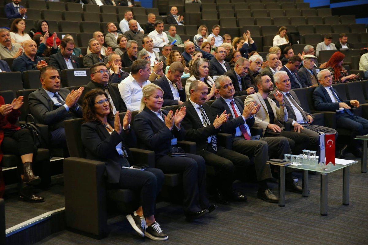 💧 İSKİ 5. Abone Konseyi Toplantısını Gerçekleştirdik.

Genel Müdürümüz Sayın Doç. Dr. Şafak BAŞA’nın vizyoner ve katılımcı yönetim anlayışı doğrultusunda, 2022 yılında başlatılan Abone Konseyi çalışmalarımızın 5’incisini düzenledik.

İstanbul’un farklı ilçelerinden katılım