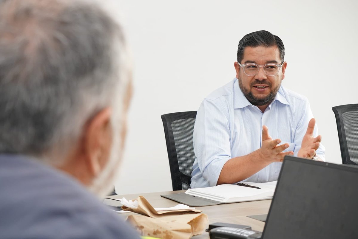 UPRAColombia's tweet photo. 🧵2/2
Temas como el desempleo tecnológico, la automatización agroindustrial, la biología sintética y la transición hacia un mundo más digital e inteligente invitan a repensar cómo producimos, distribuimos, consumimos y habitamos el campo colombiano. 🚜💡

¿Qué futuro queremos para el agro y cómo lo vamos a hacer realidad? 🇨🇴

#Innovación #FuturoRural #UPRA