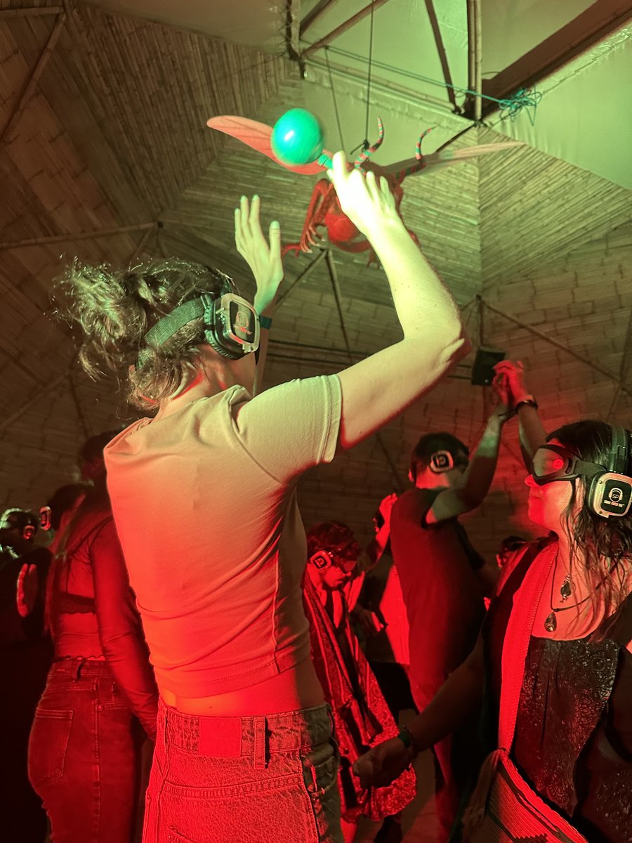 Sensorama_mx's tweet image. SENSORIALDANCE: CHAKRAS 🌈
Danza con los ojos del alma y despierta tu energía interior.
🗓️ 20 dic | 18:00 h | Huerto Roma Verde
🎧 DJ Yeyekko
🎟️ wa.link/ir7url
#SensorialDance #Sensorama #Chakras