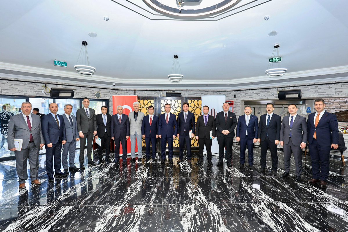 🇹🇷Türkiye Yüzyılı’nda Güçlü Altyapı, Yaşanabilir Köyler!

Valimiz Sayın <a href="/ahmetkarakaya37/">Ahmet Karakaya</a> başkanlığında, 2025 yılı İl Özel İdaresi yatırımları ve Köylerin Altyapısının Desteklenmesi Projesi (KÖYDES) değerlendirme toplantısı gerçekleştirildi.

📌Toplantıda, 2025 yılı içerisinde