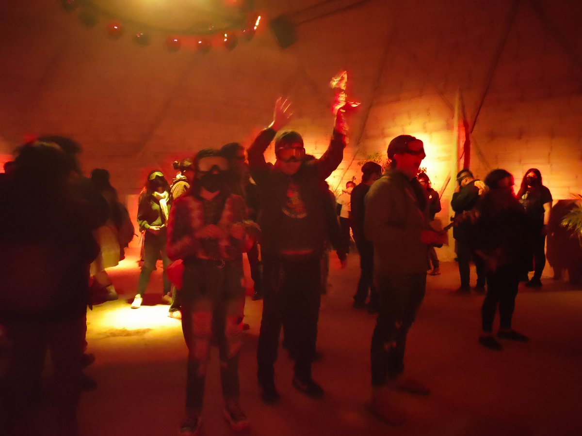 Sensorama_mx's tweet image. SENSORIALDANCE: CHAKRAS 🌈
Danza con los ojos del alma y despierta tu energía interior.
🗓️ 20 dic | 18:00 h | Huerto Roma Verde
🎧 DJ Yeyekko
🎟️ wa.link/ir7url
#SensorialDance #Sensorama #Chakras