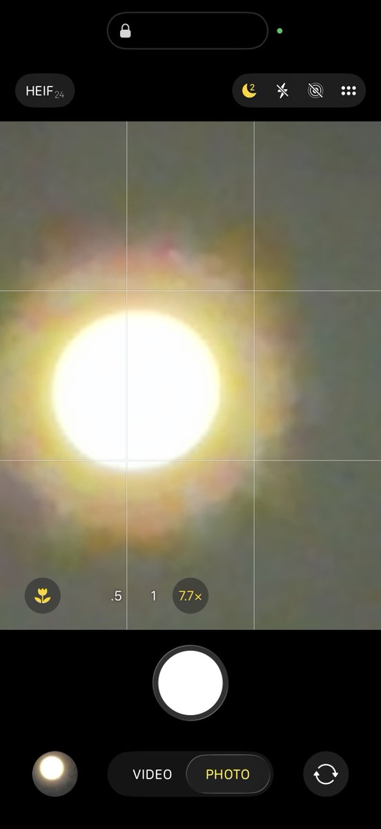 Cartidise's tweet image. wtf? Why is the iPhone 17 using macro mode when taking a photo of the moon?

It couldn’t even focus. Such a shame 💀