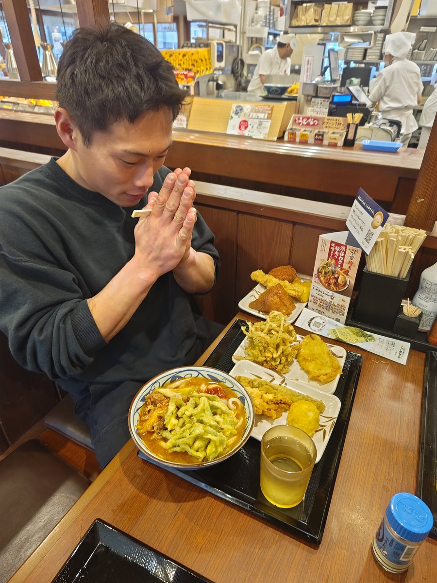 家帰って爆睡してました💦

毎日毎日お仕事
ありがたいですね

今日のお疲れ飯は丸亀製麺

味噌うどん大盛り
7個の天ぷら
メンチカツ
お稲荷さん2つ

この子の胃袋おかしい…💦