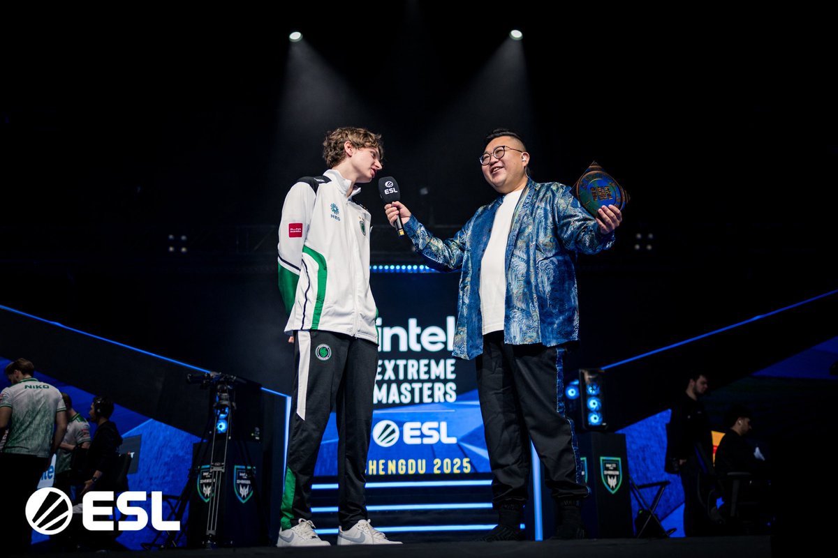 DXMaster tweet media