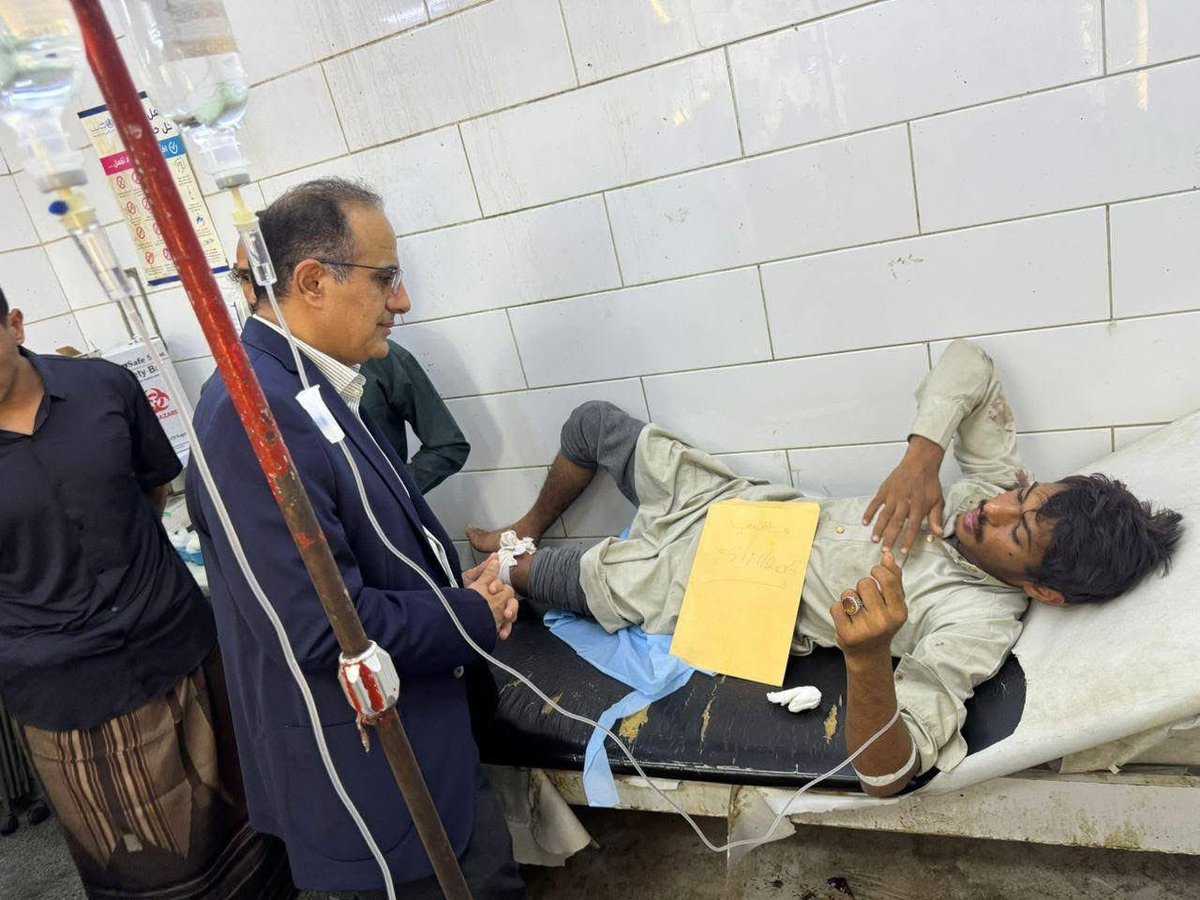 بتوجيهات من رئيس مجلس القيادة الرئاسي ورئيس مجلس الوزراء ، وزير الصحة يتفقد جرحى حادثة العرقوب في مستشفى الجمهورية #عدن 

facebook.com/share/p/1A2fXB…