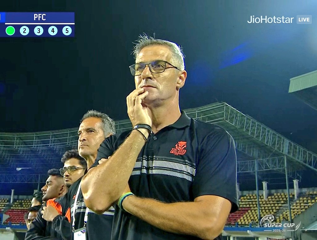 Hussainov1ch's tweet image. It&apos;s time Punjab FC&apos;s Panos Dilmperis received his flowers:

- Consistently developed and gave opportunities to youngsters
- Brought in quality and economical foreigners
- Attractive play-style that yields results

One of the best Head Coaches in #IndianFootball right now 🫡 🔝