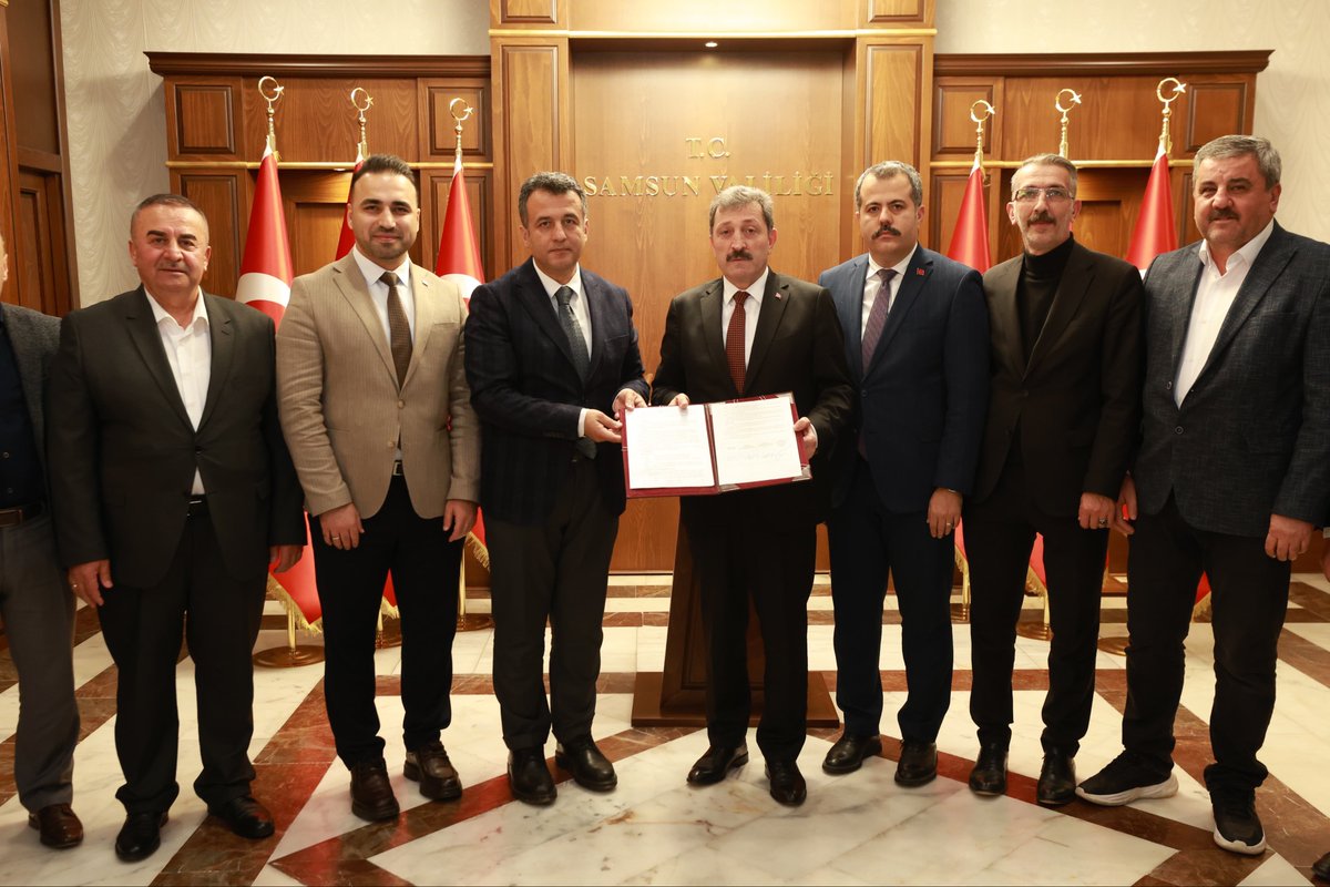 halitdoganbsk's tweet photo. Samsun Yeni OSB ve Havza OSB’nin ardından şimdi de Vezirköprü Karma OSB’mizin altyapı işlerini üstlendiğimiz protokolümüzü imzaladık.✍️

📌 Büyükşehir Belediyesi Samsun Su ve Kanalizasyon İdaresi Genel Müdürlüğümüz ile Vezirköprü Karma OSB arasında hazırlanan Altyapı ile Yol İşleri Yapım İşi Ortak Hizmet Protokolü’nün imza törenini; 

Valimiz Sn. Orhan Tavlı, Vezirköprü Kaymakamımız Sn. Özgür Kaya, Vezirköprü Belediye Başkanımız Sn. Murat Gül, SASKİ Genel Müdürümüz Sn. Bahattin Yanık, Vezirköprü Karma OSB Müdürümüz Sn. Orhan Ceylan, Müteşebbis Heyeti üyeleri ve yatırımcıların katılımıyla gerçekleştirdik.✍️

🏭Protokol ile Vezirköprü Organize Sanayi Bölgemizde yağmur suyu, içme suyu, kanalizasyon ve menfez inşaatlarını SASKİ ekiplerimizle biz üstleneceğiz.

Öncelik iş, öncelik aş diyerek: Samsun’umuzun evladı şehrimizde ekmeğini kazansın, şehrimiz yatırım üssü olsun diye çalışmalarımıza devam ediyoruz.