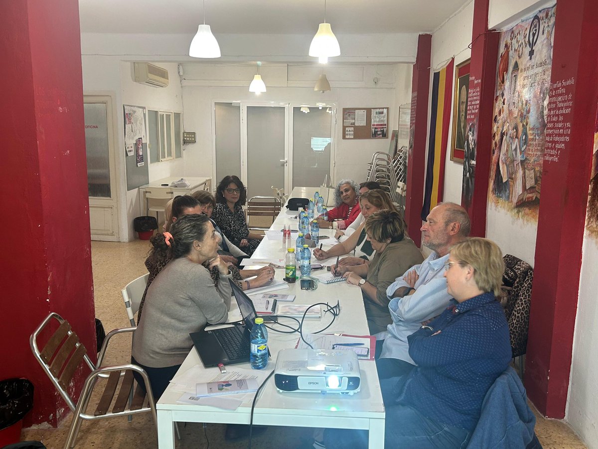Ayer en Burjassot celebramos la primera reunión con responsables de igualdad de los municipios de l’Horta Nord, junto a Ángela Escribano, secretaria provincial de Violencia Género y Conciliación.
tarde de reflexión y coordinación para seguir impulsando políticas de igualdad.