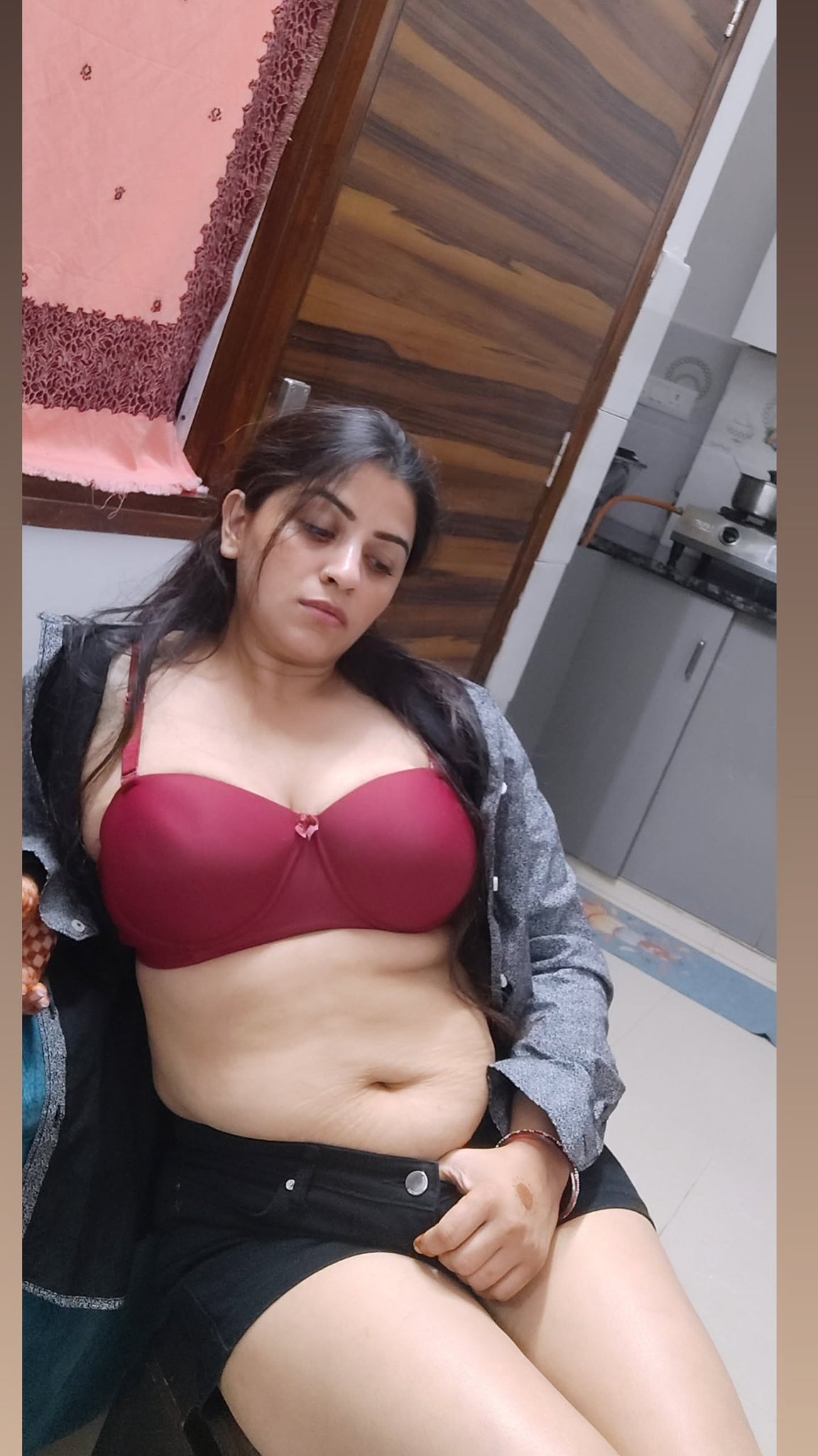 Vandana Pathak in red bra Hottest Live