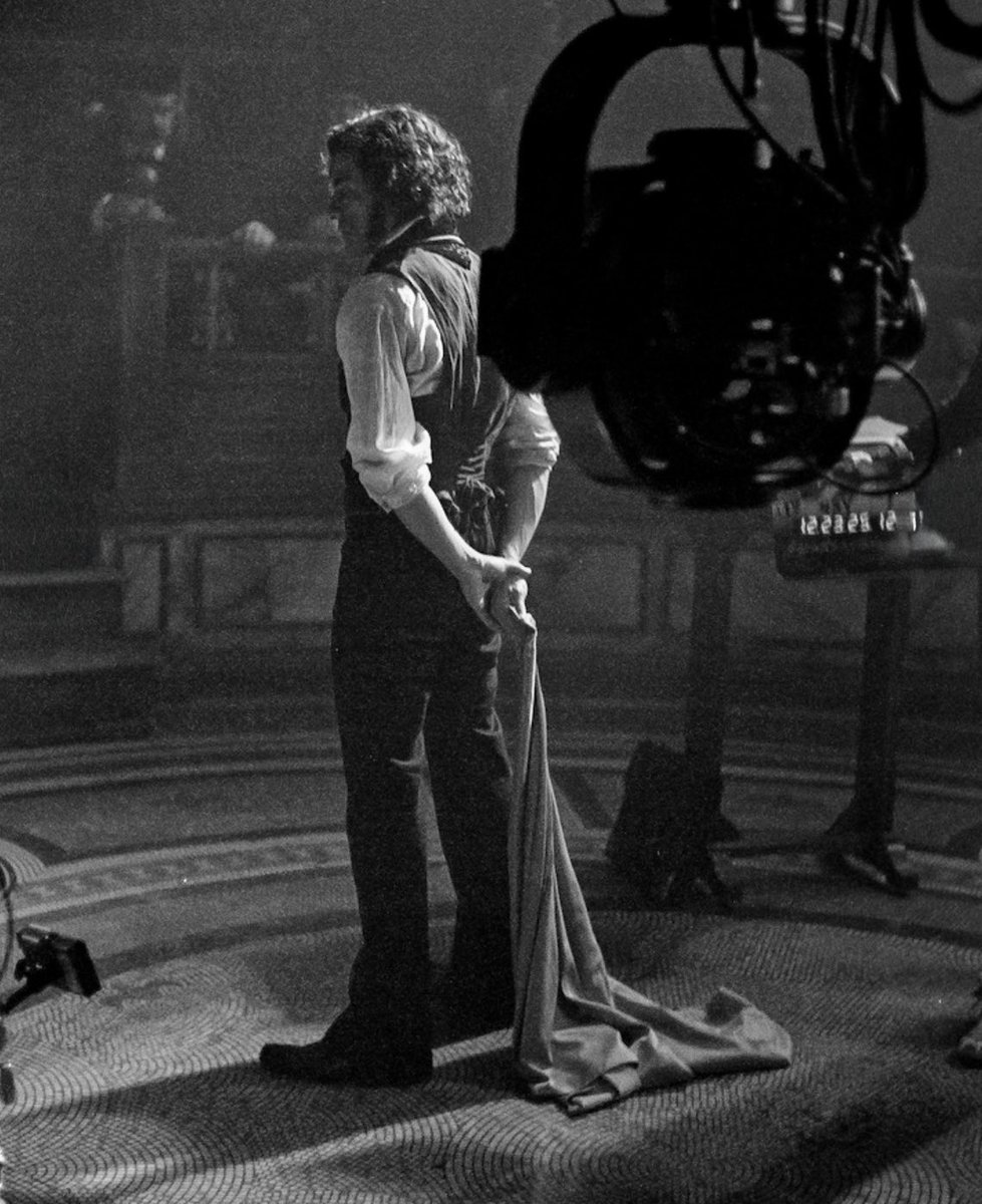 Oscar Isaac photographed by Jacob Elordi on the set of ‘FRANKENSTEIN’. 📷