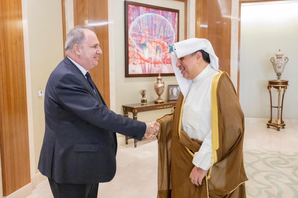 AzEmbKuwait's tweet image. During the meeting between the Ambassador of Azerbaijan, H.E. Emil Karimov, and the Minister of Amiri Diwan Affairs, Sheikh Hamad Jaber Al-Ali Al-Sabah, various issues related to bilateral relations and cooperation were discussed.
🇦🇿🇰🇼