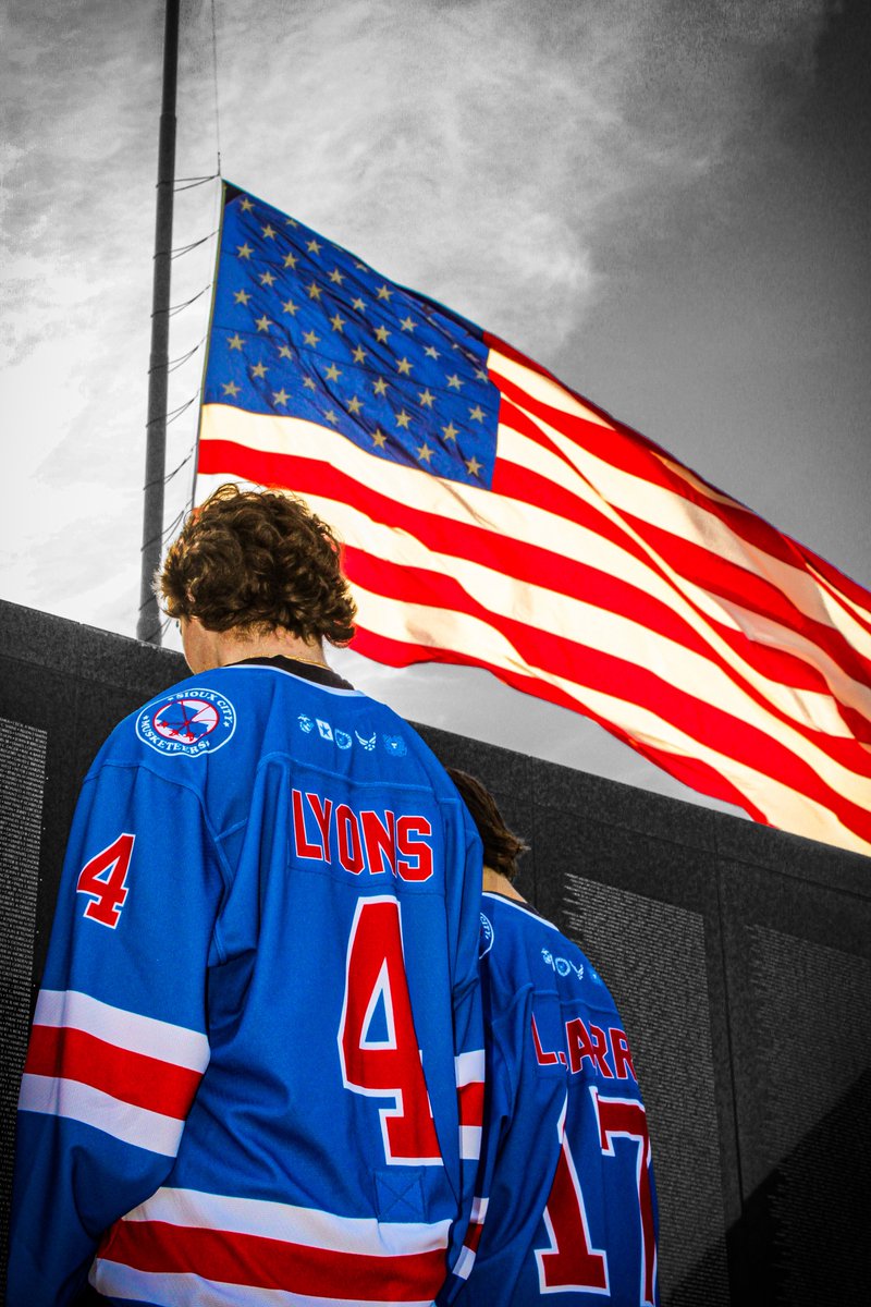 Musketeerhockey's tweet image. Debuting these 🔴, ⚪️ &amp;amp; 🔵’s this Saturday night during our Smithfield Foods Military Appreciation Game 🇺🇸

#SCMusketeers | #USHL | #SiouxCity