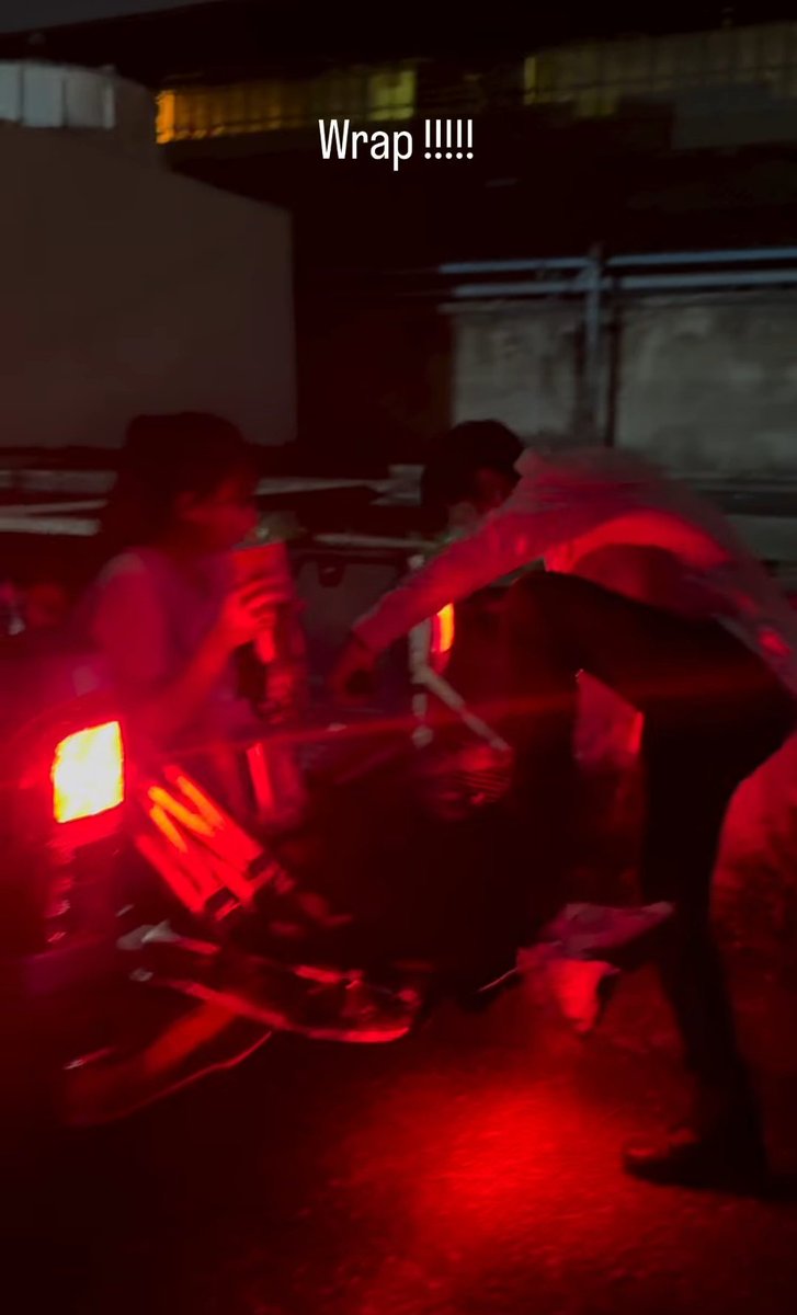 เลิกกองแล้วววววอ่าวววหมวดโดนรวบหรอคะ!!!5555
พักผ่อนๆๆนะคะวันนี้
#LoveofSilomTheSeries #LoveofSilomQ11 
#uppoompat #poompps #UpPoom