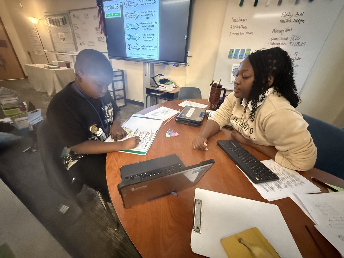 DrSumpterAP's tweet photo. Loved the opportunity to work with Ms. Parker and her students as they created SMART goals for the 2nd nine weeks and added them to their data binders. @BookmanRoad @RichlandTwoAVID #StudentGoalSetting https://t.co/NmWVviK3mM