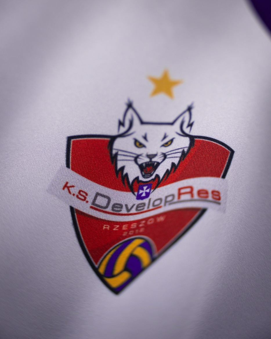 KSDevelopres's tweet photo. Szatnia gotowa. Koszulki meczowe czekają. My też jesteśmy gotowi 💪🔥
Widzimy się w Katowickim Spodku 🐾🏐
#GoDevelopres #MatchDay #ALKOSuperpucharPolski https://t.co/IbcwYRHI6p