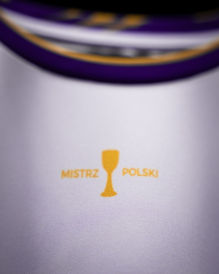 KSDevelopres's tweet photo. Szatnia gotowa. Koszulki meczowe czekają. My też jesteśmy gotowi 💪🔥
Widzimy się w Katowickim Spodku 🐾🏐
#GoDevelopres #MatchDay #ALKOSuperpucharPolski https://t.co/IbcwYRHI6p