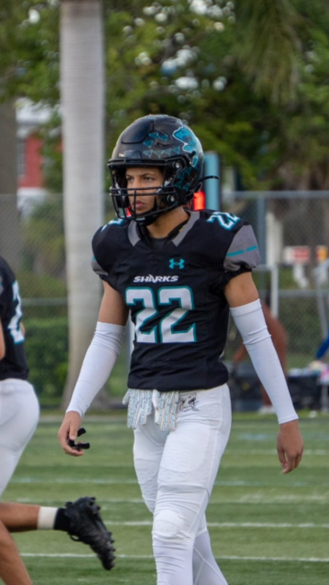 End of regular season stats!
7 interceptions
2 caused fumbles
2 fumble recoveries 
36 solo tackles
15 assisted
51 tot
4 pbus
hudl.com/profile/198675…